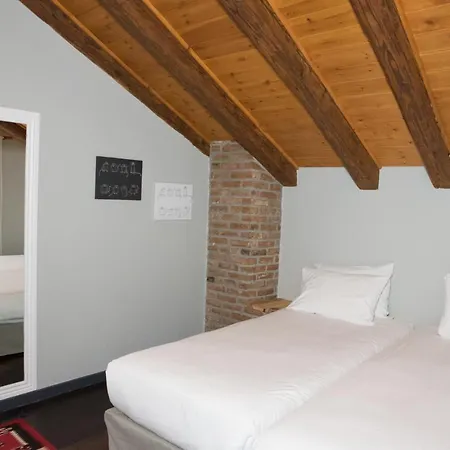 Hotel Dim's & Restaurant